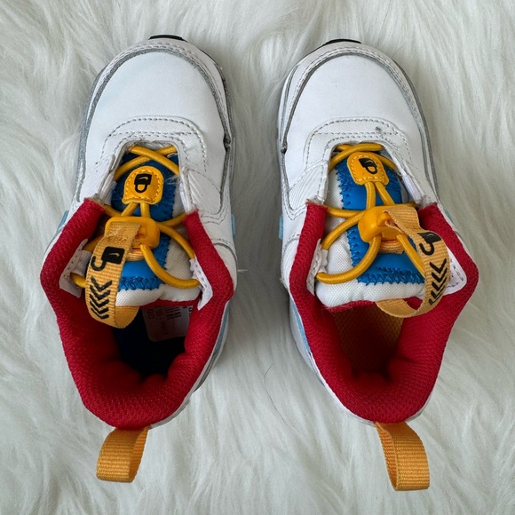 Like New! Nike Toggle Sneakers - Picture 2 of 10